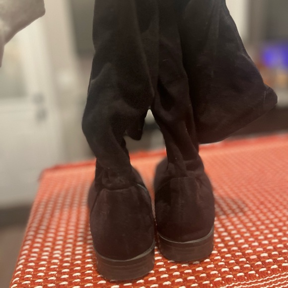 Over the knee black boots - Picture 4 of 5